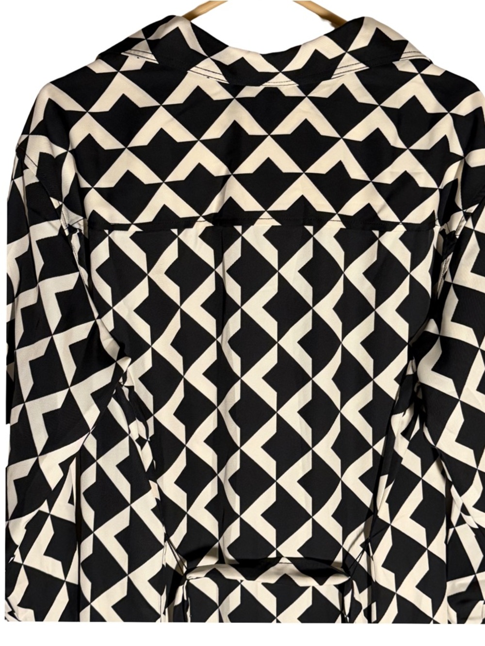 H&M Tie- Belt Shirt Dress With White and Black Geometric Classic Design - Picture 9 of 9